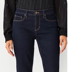 🆕 Ann Taylor “The Taper” Jeans. Mid Rise in Dark Rinse. Size 4. NWT